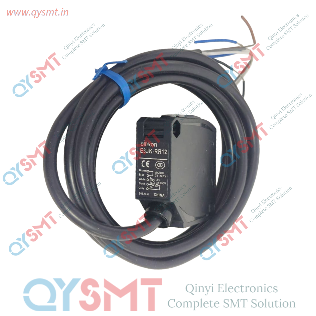 E3JK-RR12 retro-reflective photoelectric sensor