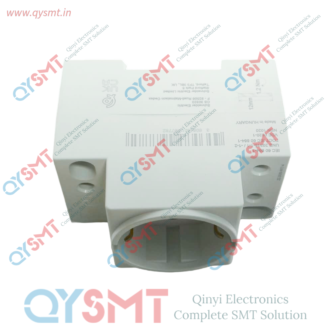 A9A15310 Schneider DIN socket